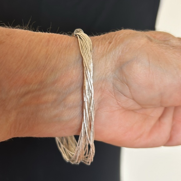 50 strand silver necklace with matching 25 strand silver bracelet - Picture 4 of 5